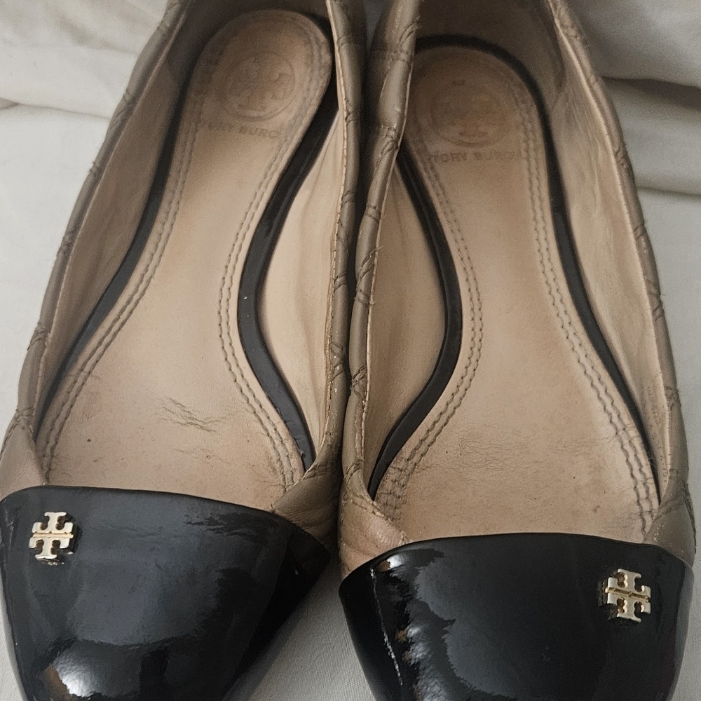 Tory Burch Claremont Tan Quilted/Patent Leather Flats Shoes Women's Size 6M - Picture 2 of 8
